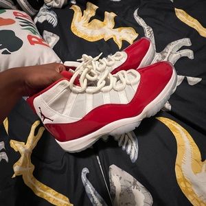 jordan 11 cherry, no box, good condition